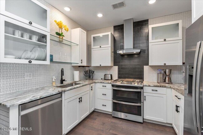 Building Photo - 29 Midway Rd N