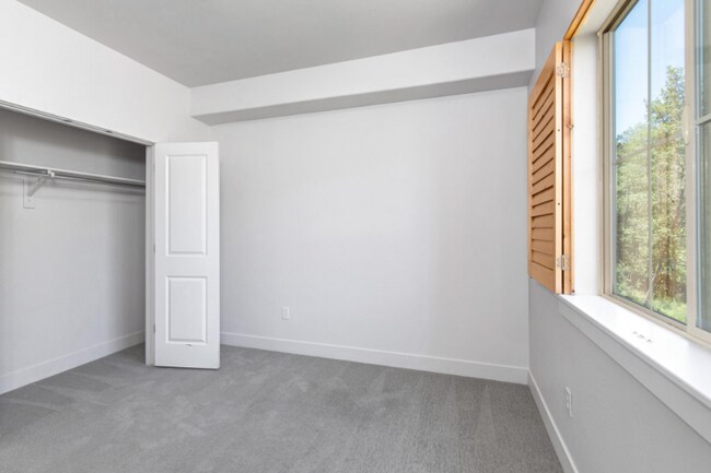 Building Photo - 5519 Lillehammer Ln