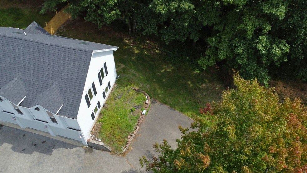 Building Photo - 19 Friendship Ln