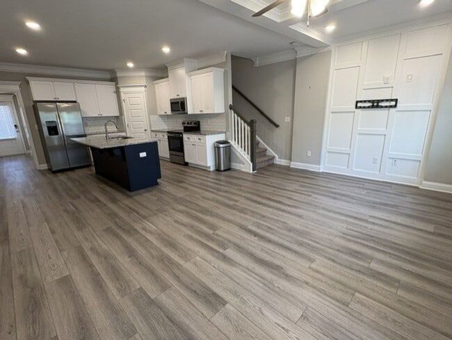 Building Photo - 1007 Linsmore Ave