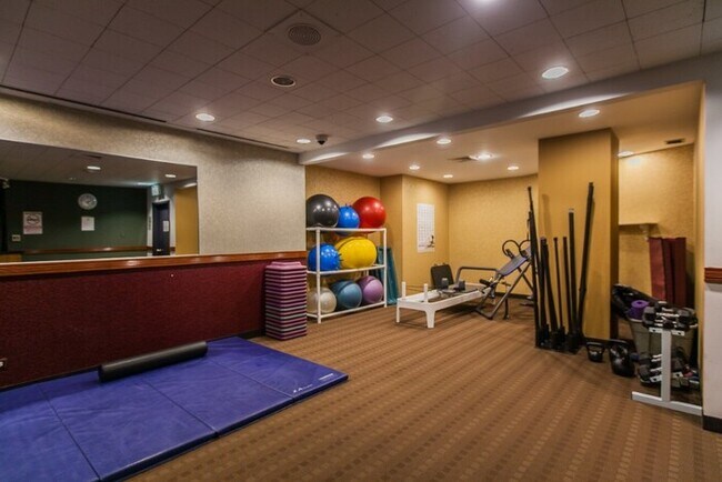 Building Photo - 1 Bedroom / 1 Bathroom in The Grand Ohio! ...