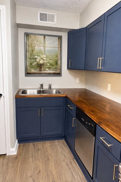 Building Photo - 324 Block St