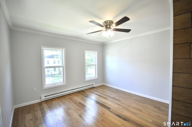 Building Photo - 17 Hough St