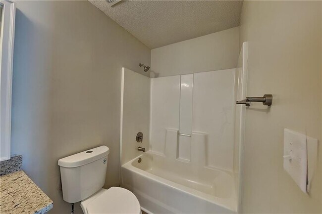 Building Photo - 137 Legend Creek Dr