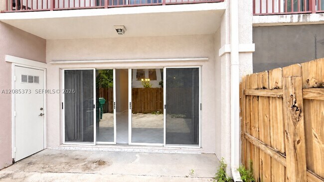 Building Photo - 10130 SW 154th Ct