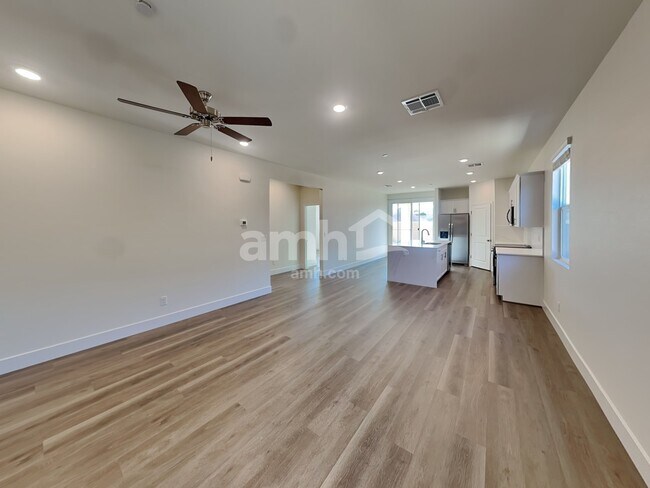 Building Photo - 878 English Primrose St