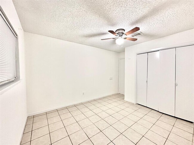 Building Photo - 6115 Briar Terrace Dr