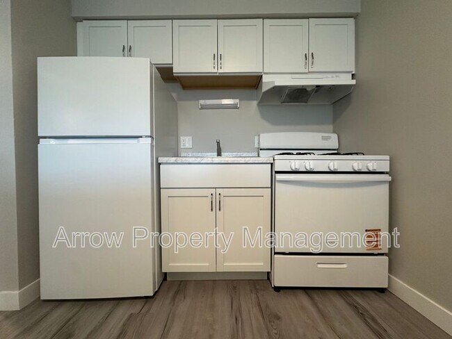 Building Photo - 5725 S 14th St