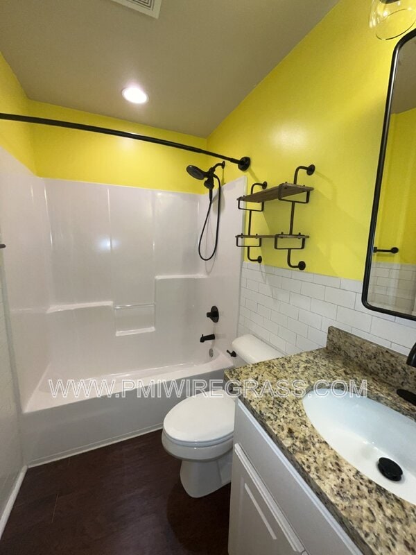 Building Photo - 229 Lace Dr