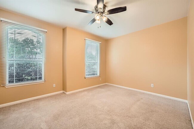 Building Photo - 401 Mandarin Flyway