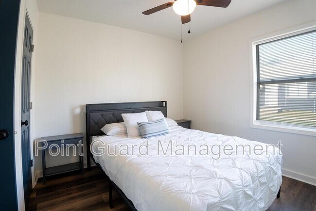 Building Photo - 713 S. Sylvan - 713S