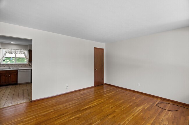 Building Photo - 6138 Emerald Ave