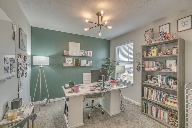 Building Photo - 3404 Tourmaline Dr
