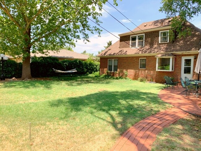 Building Photo - Beautiful 3-Bedroom Home with Natural Ligh...