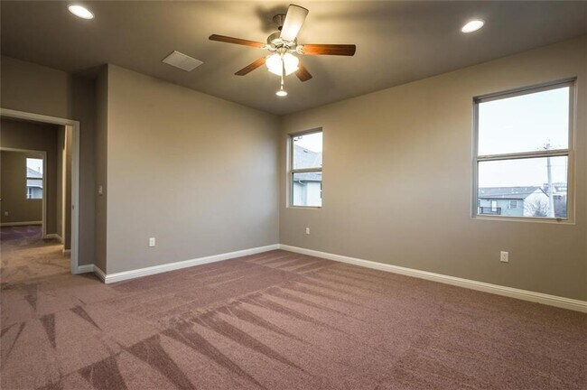 Building Photo - 6814 E Riverside Dr