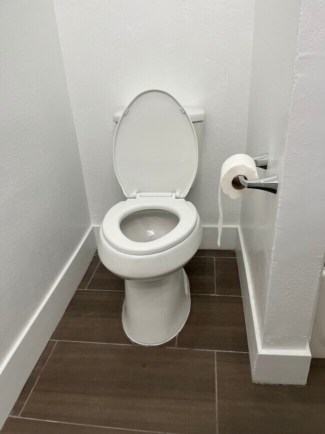 Building Photo - 5328 Newcastle Ave