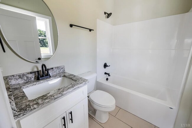 Building Photo - Gorgeous new construction in Gladys!