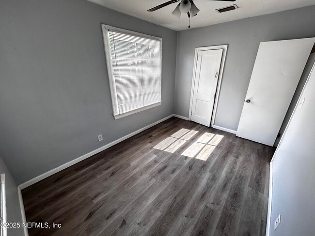 Building Photo - 2057 Brackland St
