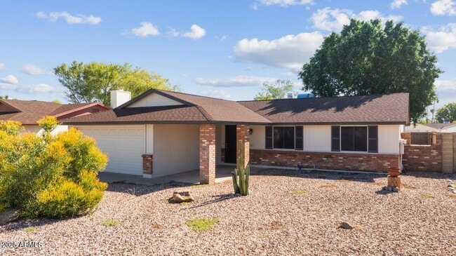 Building Photo - 1525 W El Alba Way