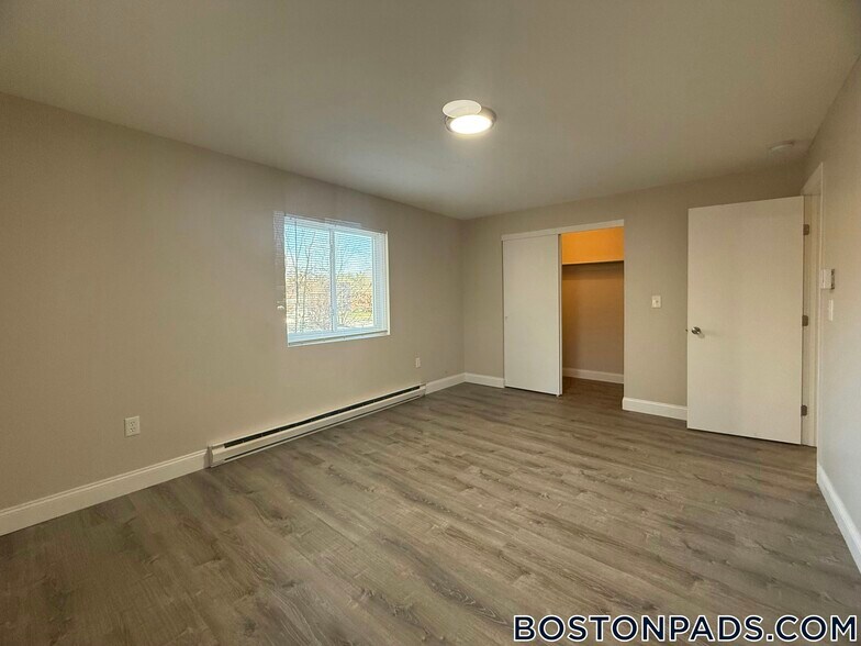 Building Photo - 310 Thompson Rd