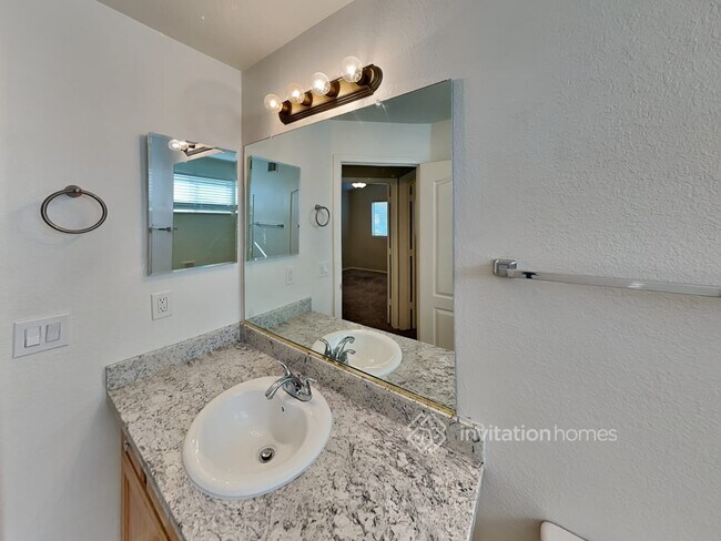 Building Photo - 1755 E Toledo St