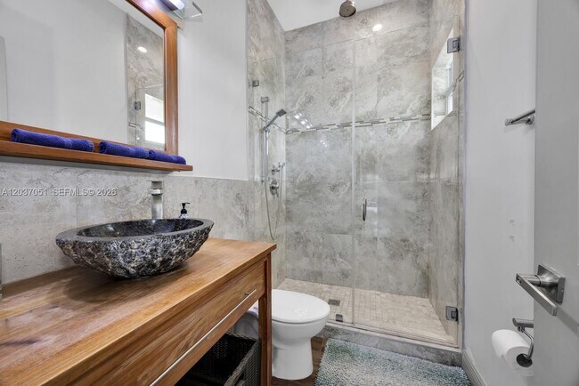 Building Photo - 1076 NE Little River Dr