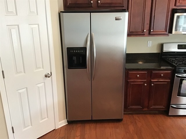 Building Photo - 1450 Grey Rock Way