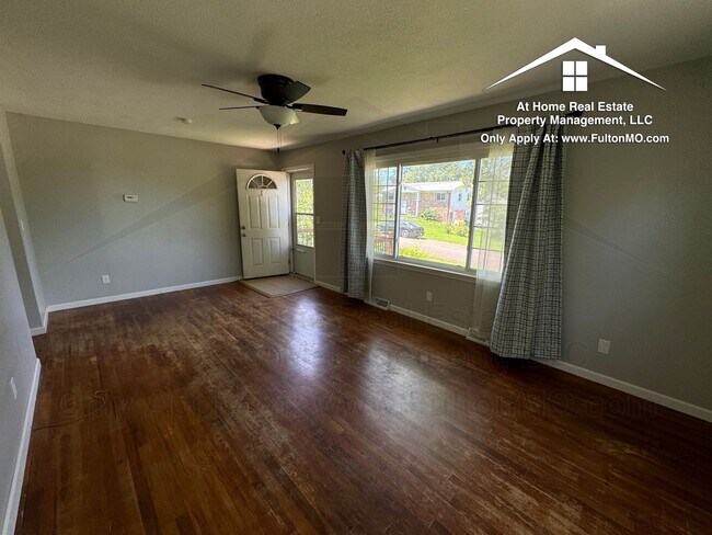 Building Photo - 1304 Bradley Ln