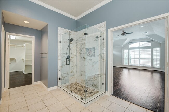 Building Photo - 5417 Lillian St