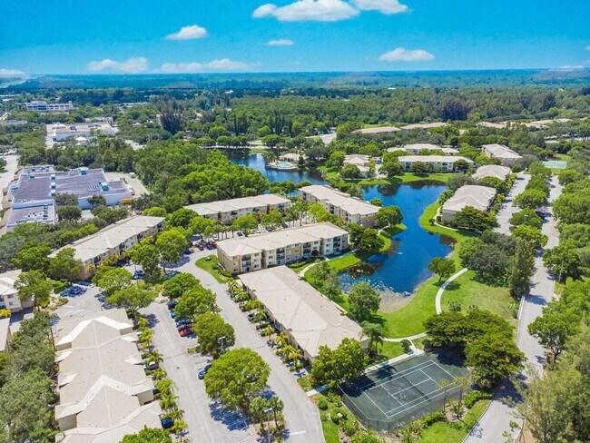 Building Photo - 1700 Crestwood Ct S