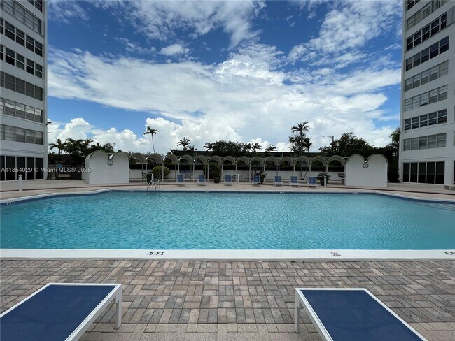 Building Photo - 2100 Sans Souci Blvd