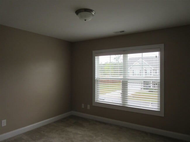 Building Photo - 403 Wolfe Ln