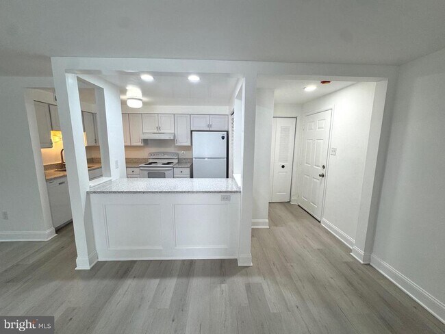 Building Photo - 4420 Groombridge Way