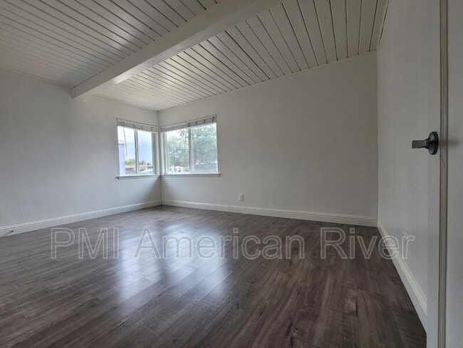 Building Photo - 6039 35th Ave