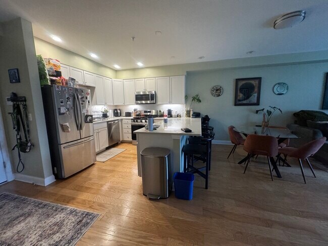 Building Photo - 15 Guild St