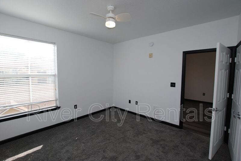 Building Photo - 8539 Gate Pkwy W