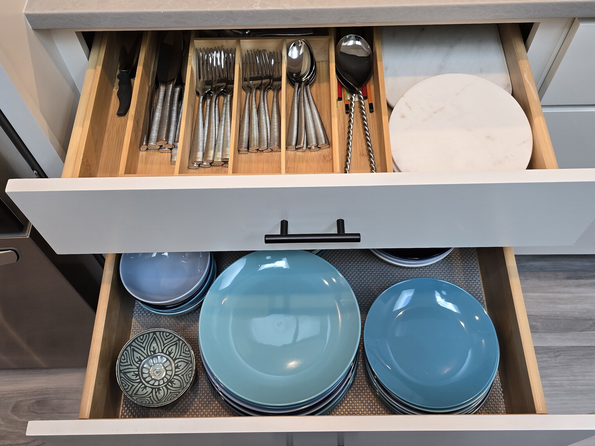 Flatware/Plates - 904 Station St