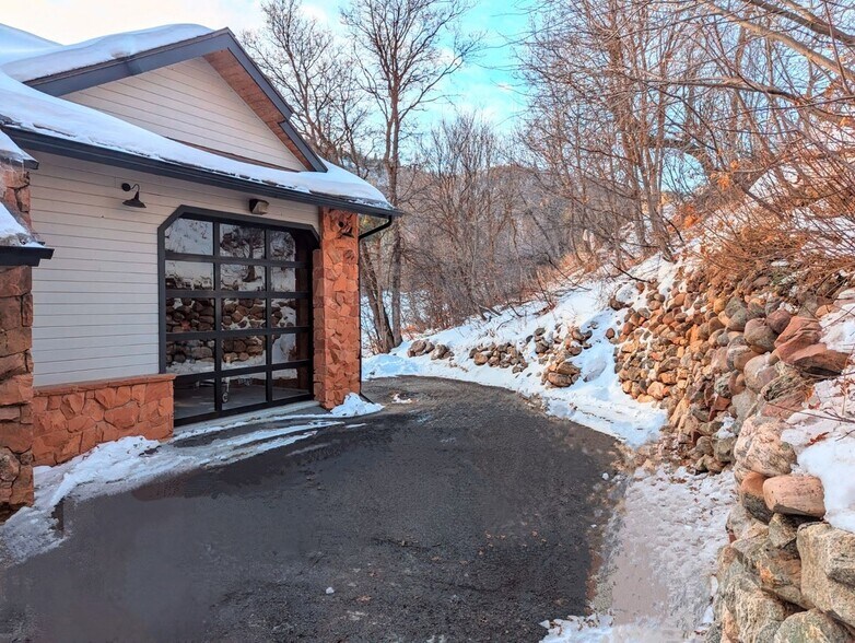 Building Photo - 7110 Stagecoach Dr