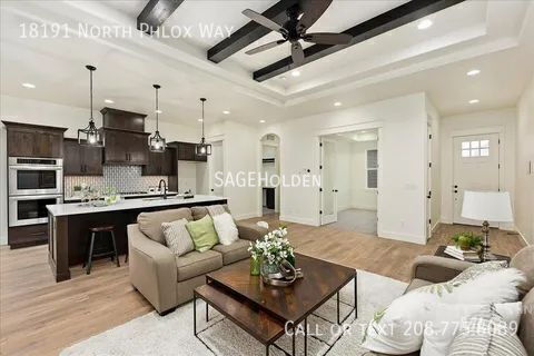 Building Photo - 18191 N Phlox Way