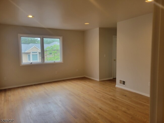 Building Photo - 151 Clarken Dr