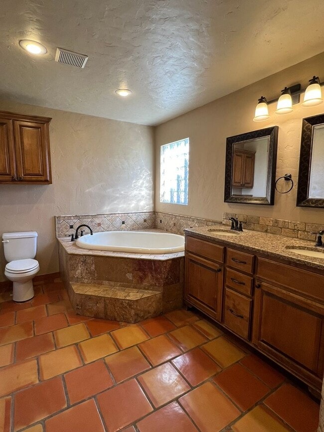 Building Photo - ** Spacious Retreat in Terra Estates II **