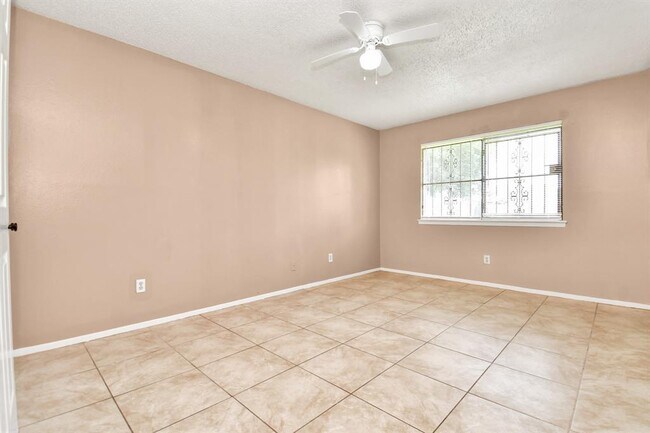 Building Photo - 17035 Quail Bend Dr