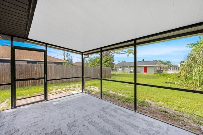 Building Photo - Two Bedroom Duplex in Bonita Springs