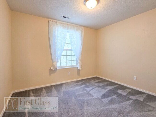 Building Photo - 503 SW 207th Ave