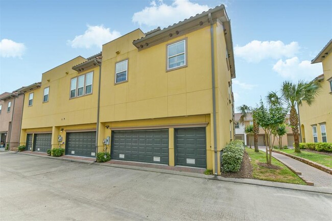 Building Photo - 18 W Oaks Dr