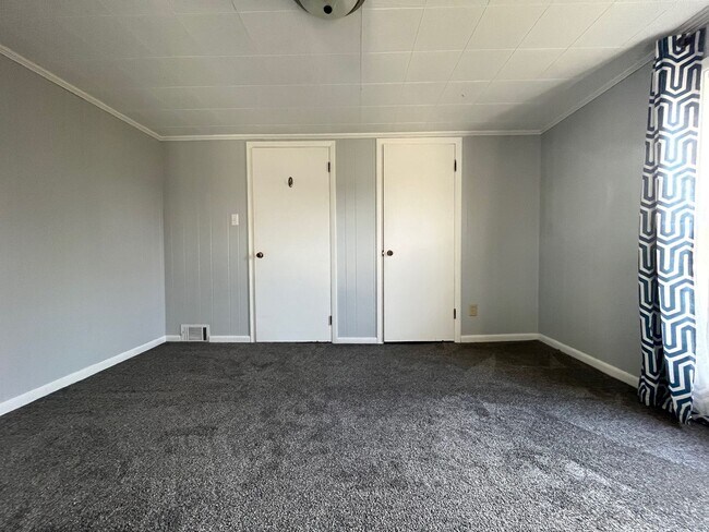 Building Photo - Three Bedroom in Mapleton Local School Dis...