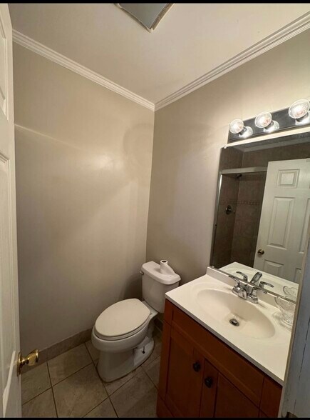 Building Photo - 130 Wilson Ave