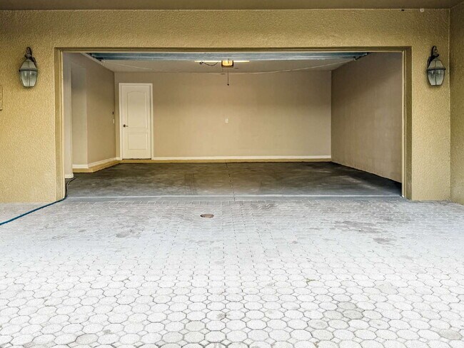 Building Photo - 10144 Arbor Run Dr