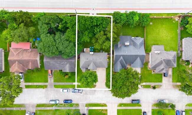 Building Photo - 3022 Norwich St