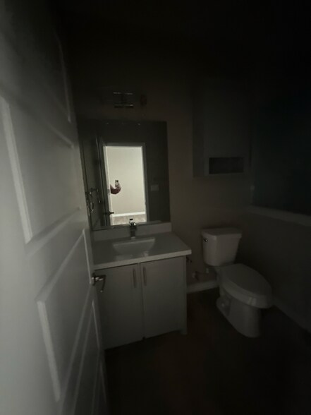 Building Photo - 513 Hope Dr